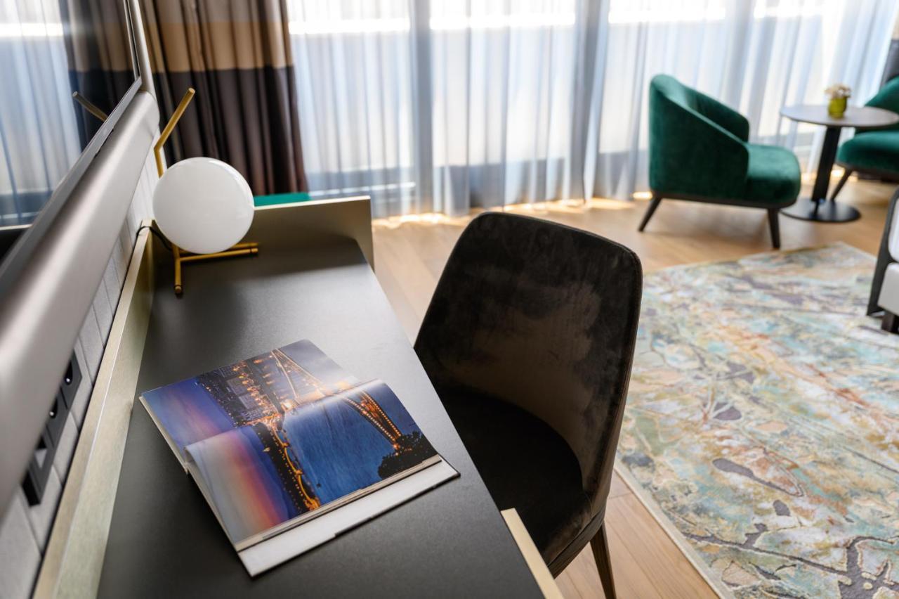 Emerald Downtown Luxury Suites By Continental Group ブダペスト エクステリア 写真