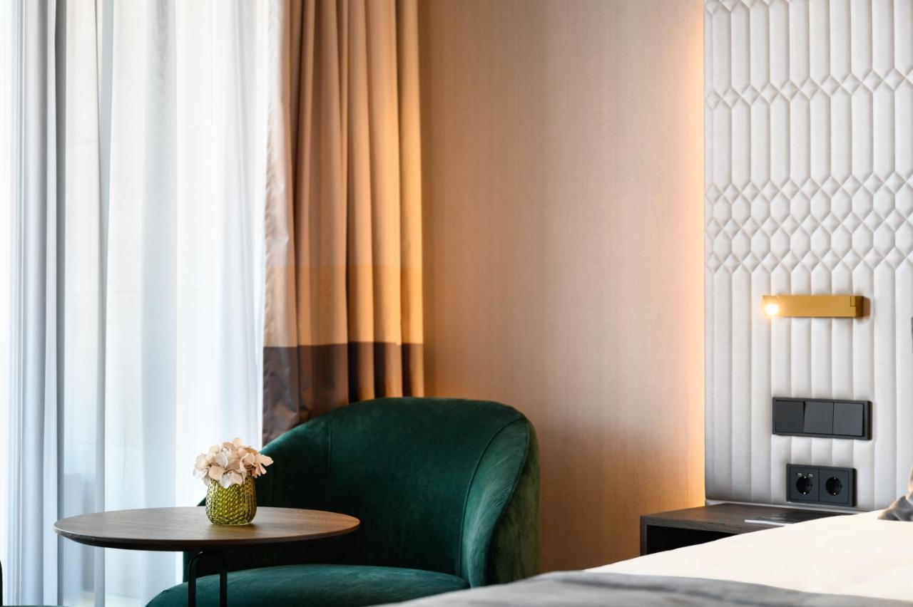 Emerald Downtown Luxury Suites By Continental Group ブダペスト エクステリア 写真